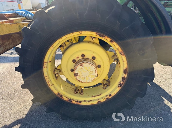 Traktor John Deere 3040 MFWD 9 of 27