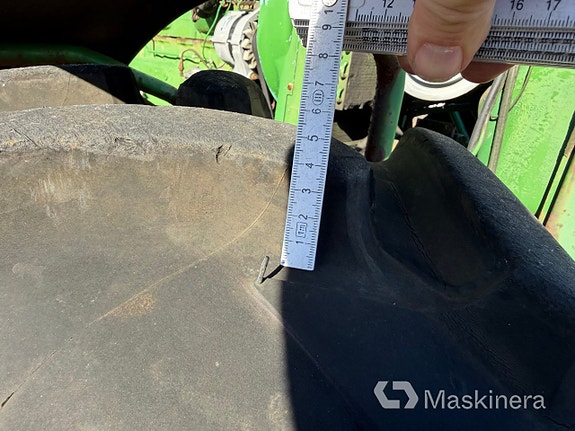 Traktor John Deere 3040 MFWD 24 of 27