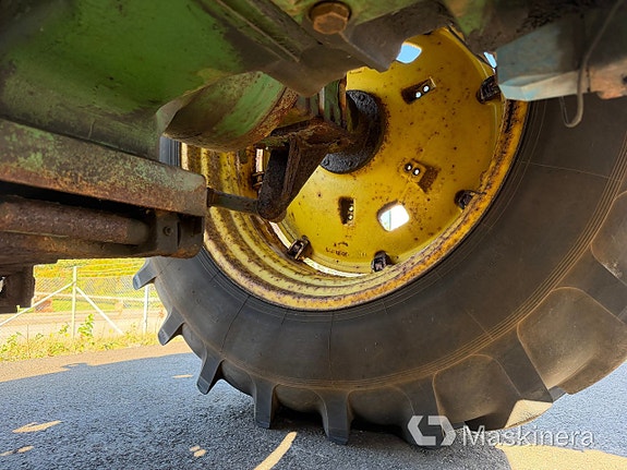 Traktor John Deere 3040 MFWD 25 of 27