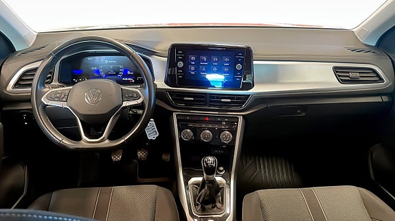 Volkswagen T-Roc 10 of 13
