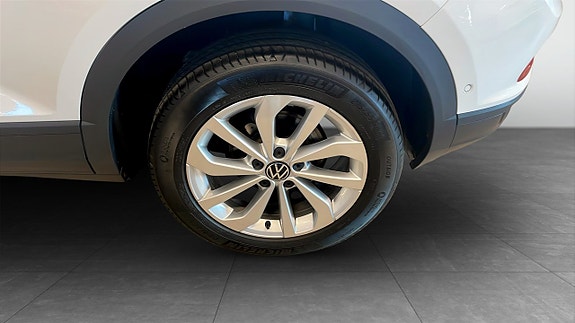 Volkswagen T-Roc 6 of 13