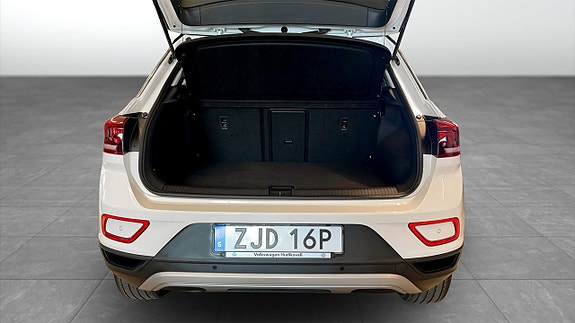 Volkswagen T-Roc 12 of 13