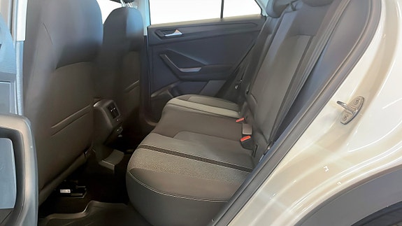 Volkswagen T-Roc 11 of 13