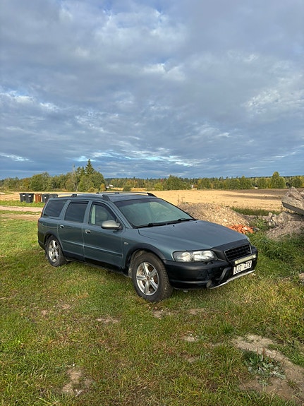 Volvo XC70 3 of 7
