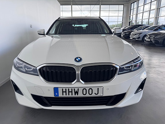 BMW 330e 8 of 20
