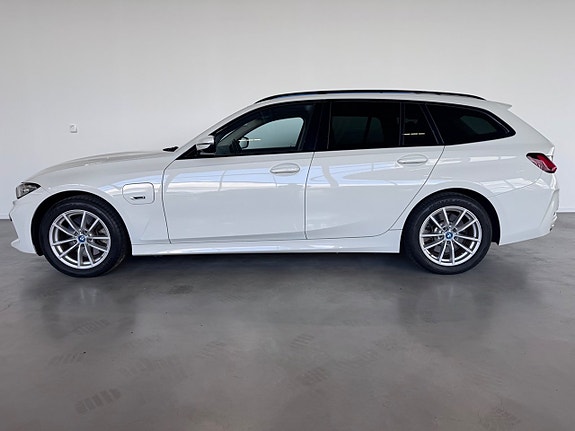 BMW 330e 2 of 20