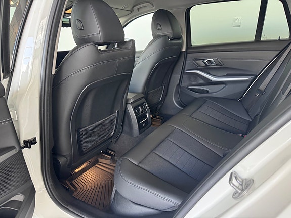 BMW 330e 10 of 20