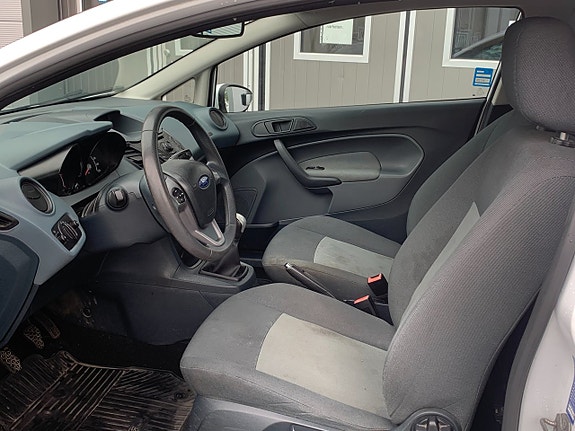 Ford Fiesta 4 of 6