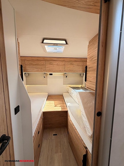 Pilote P740 GJ 20 of 27