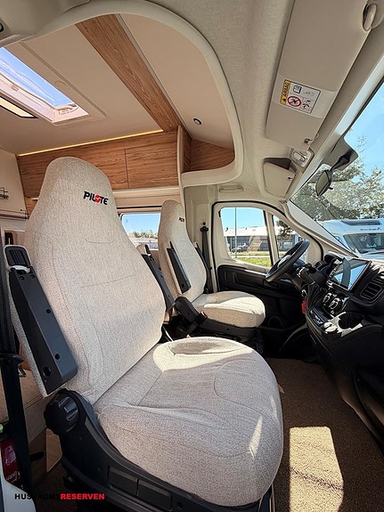 Pilote P740 GJ 8 of 27