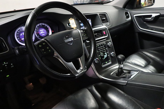 Volvo V60 8 of 22