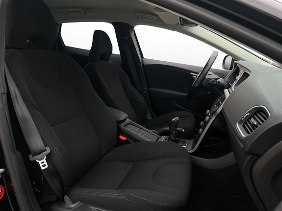 Volvo V40 22 of 28