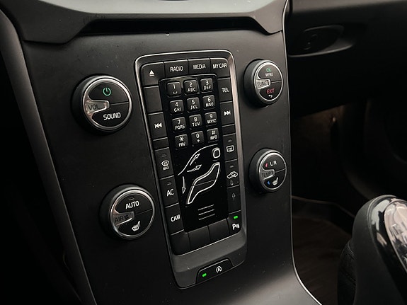 Volvo V40 21 of 28