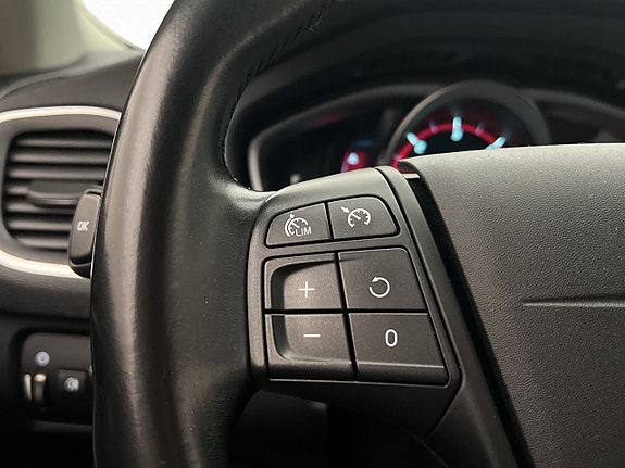 Volvo V40 15 of 28
