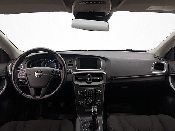 Volvo V40 12 of 28