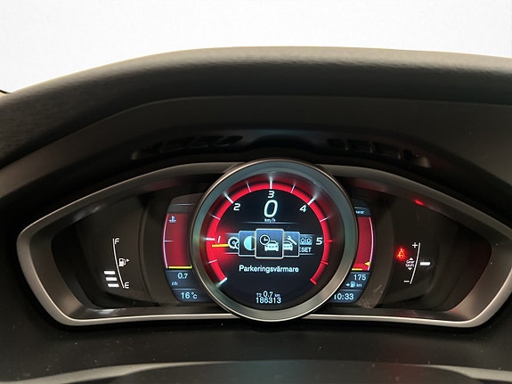 Volvo V40 16 of 28