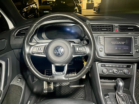Volkswagen Tiguan 12 of 24