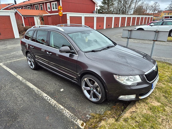 Skoda Superb 2 of 3