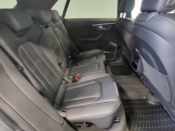 Audi Q8 10 of 16