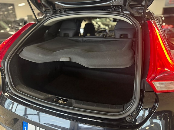 Volvo V40 8 of 16