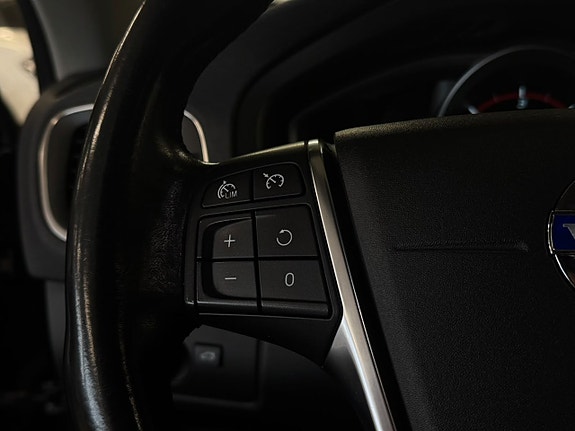 Volvo V40 12 of 16