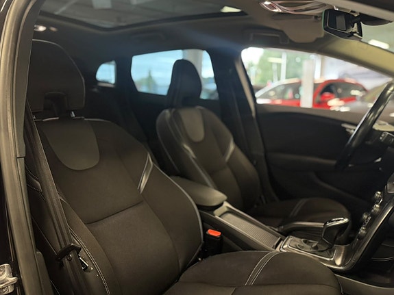 Volvo V40 10 of 16