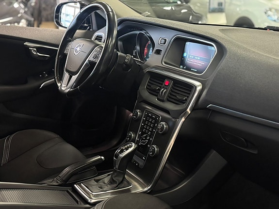 Volvo V40 11 of 16