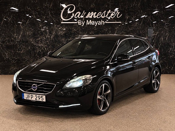 Volvo V40 2 of 16