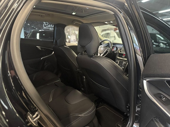 Volvo V40 9 of 16