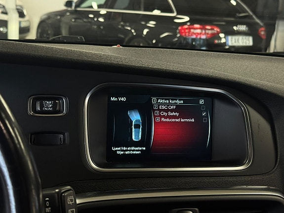Volvo V40 14 of 16