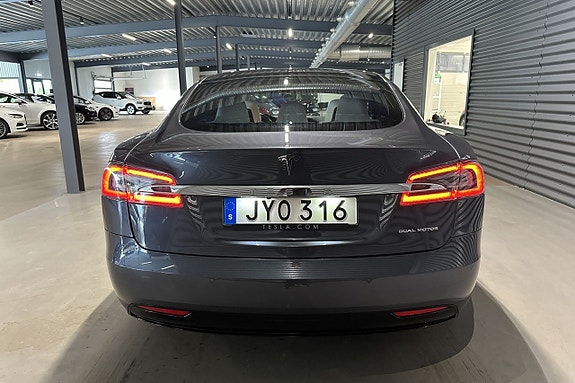 Tesla Model S 5 of 26