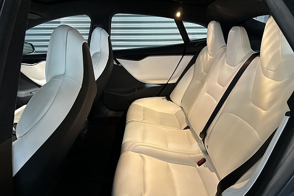 Tesla Model S 24 of 26