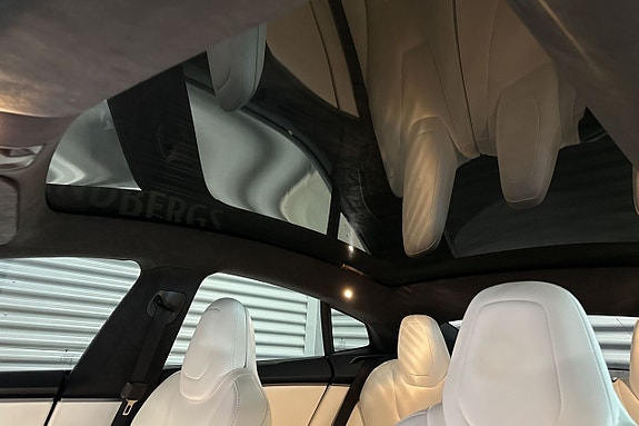 Tesla Model S 23 of 26