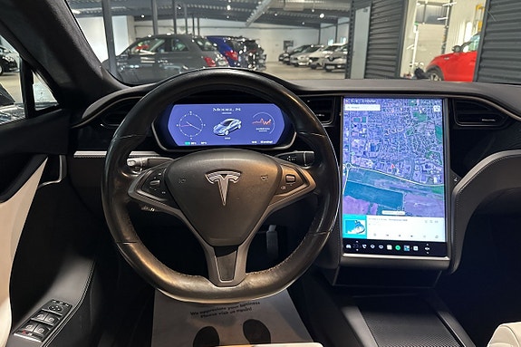 Tesla Model S 10 of 26