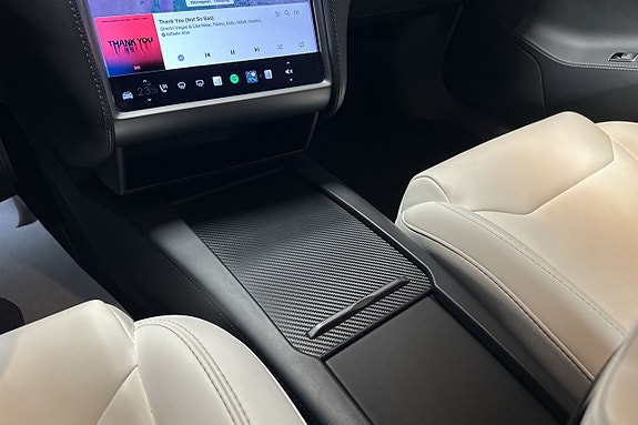 Tesla Model S 11 of 26
