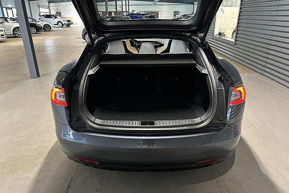 Tesla Model S 25 of 26