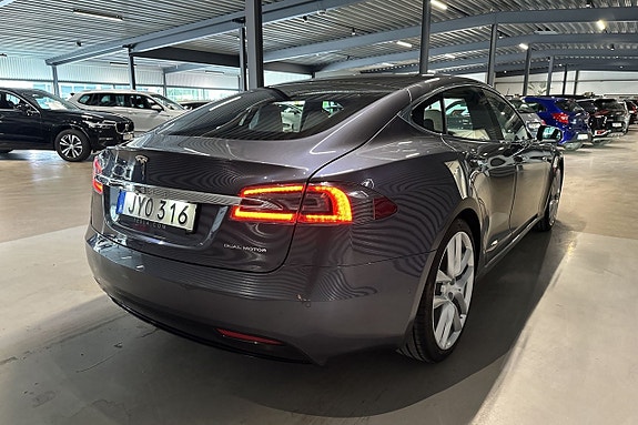 Tesla Model S 4 of 26