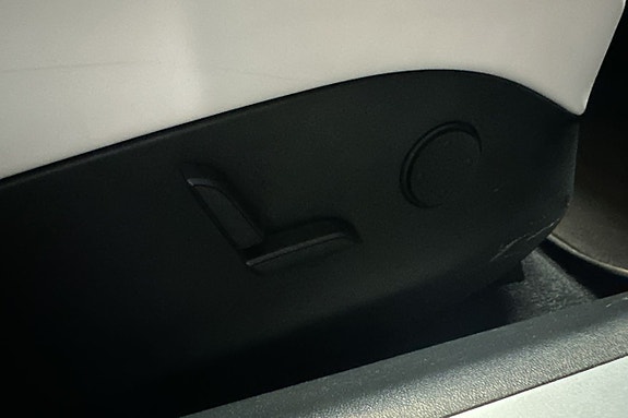 Tesla Model S 22 of 26