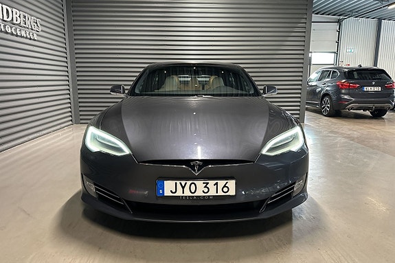 Tesla Model S 2 of 26