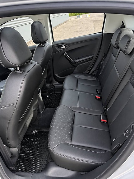 Peugeot 208 7 of 15