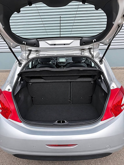 Peugeot 208 8 of 15