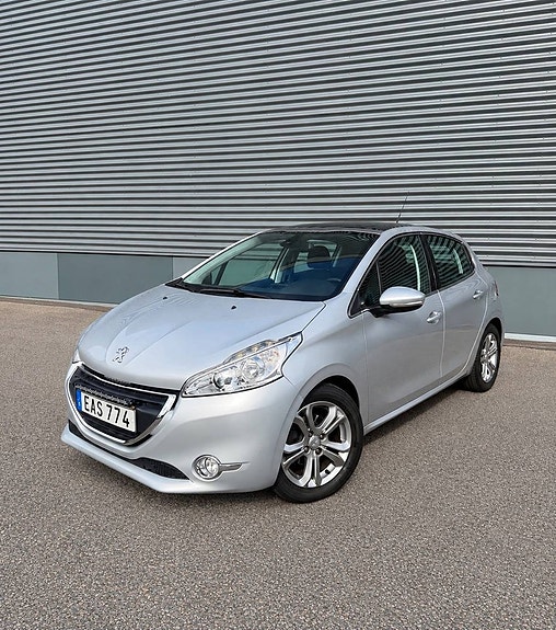 Peugeot 208 2 of 15