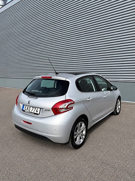 Peugeot 208 4 of 15