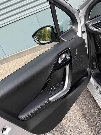 Peugeot 208 6 of 15