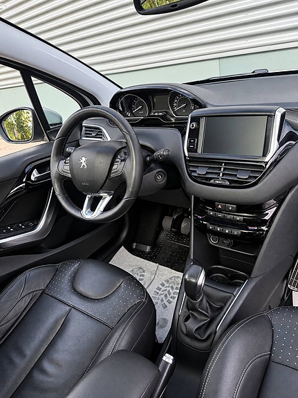 Peugeot 208 11 of 15
