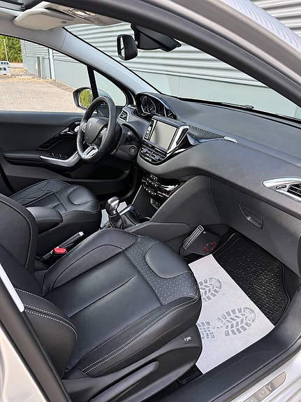Peugeot 208 10 of 15