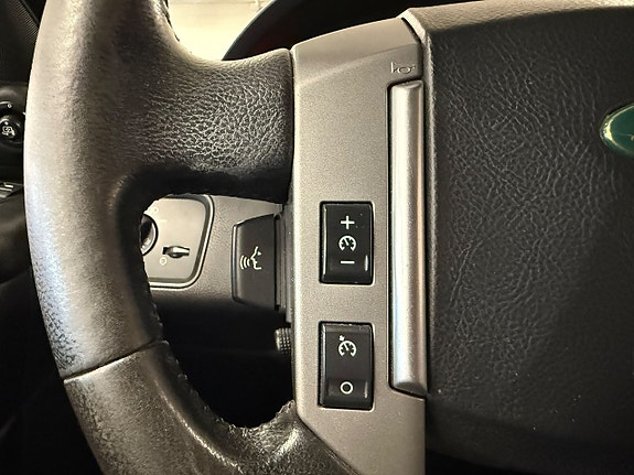 Land Rover Range Rover Sport 24 of 27