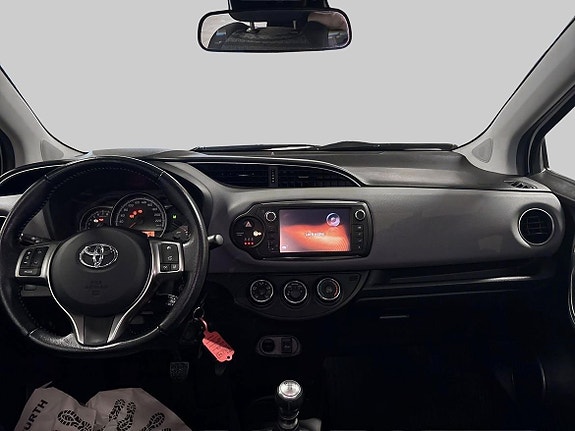 Toyota Yaris 12 of 19