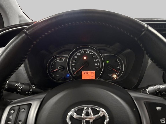 Toyota Yaris 15 of 19