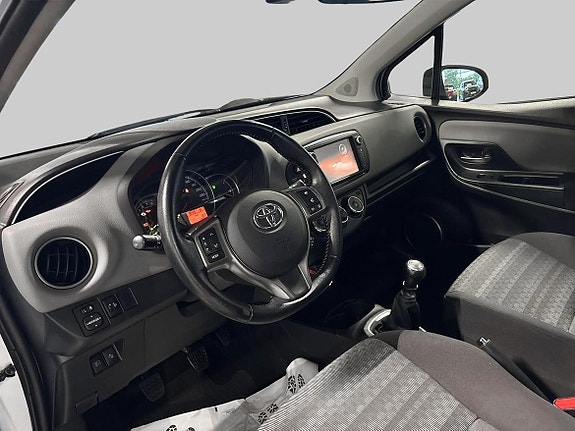 Toyota Yaris 14 of 19